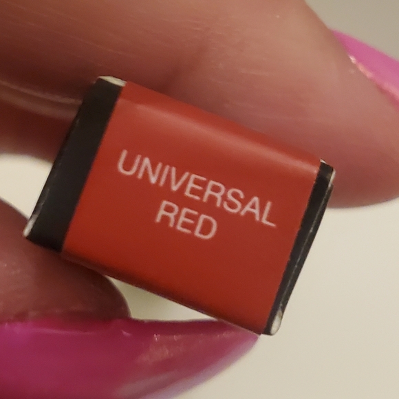Huda Beauty Lip Contour 2.0 Automatic Matte Lip Liner UNIVERSAL RED - Picture 4 of 4